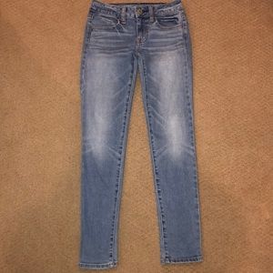 American Eagle Light Washed Jeans. Size 00